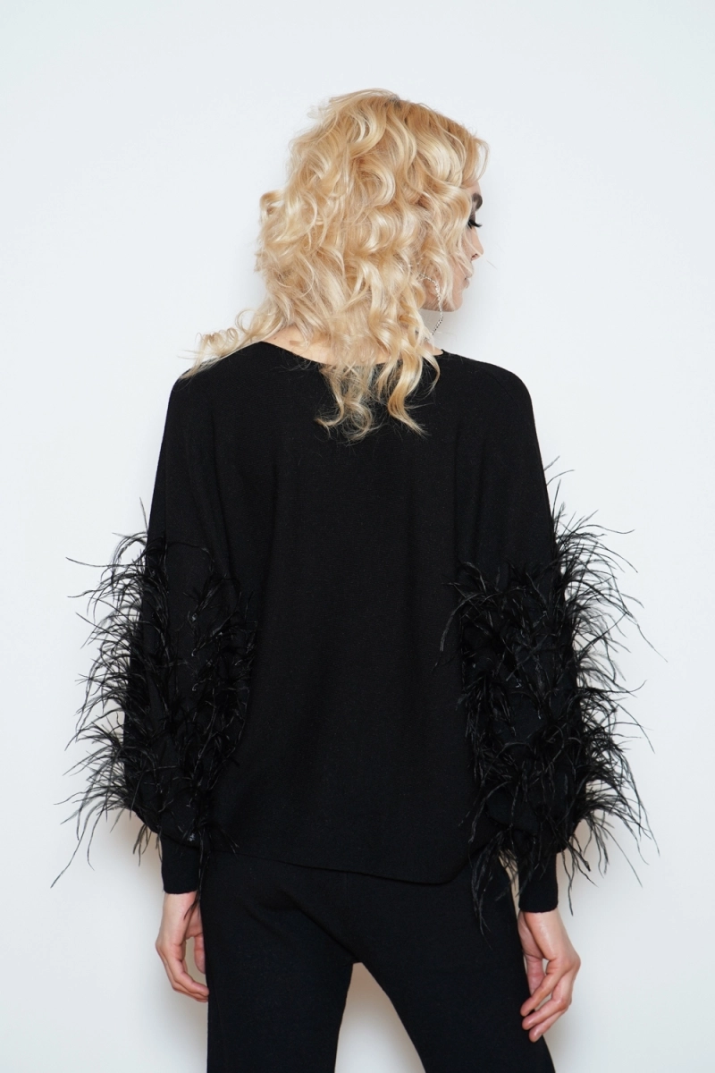 BLUZA NEAGRA CU PENE PE MANECI 1